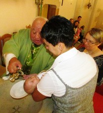Krštenje devetog djeteta obitelji Valec